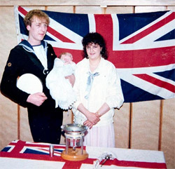 Подружжю, що побралося в 1985 році, дозволили хрестити дочку Крістіан прямо на борту корабля в 1986 році. Нині їй - 26 років