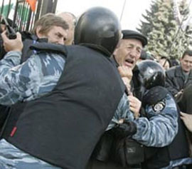 Влада готує провокації біля лікарні, де перебуває Тимошенко