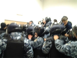 У Печерському суді проти нардепів застосували спецназ