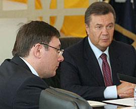 Янукович у Віслі пообіцяв покращити умови утримання Тимошенко і звільнити Луценка
