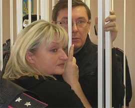 Дружина Луценка розповіла, що Янукович обіцяв звільнити її чоловіка ще півроку тому