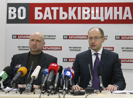 Яценюк заявив, що влада планує перенесення виборів у Києві на 2015 рік