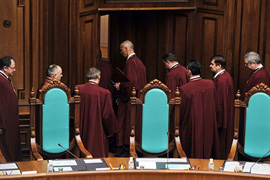 Проблема виборів у столиці «зависла» у Конституційному Суді