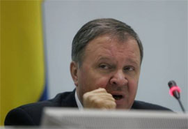 Янукович пропонує відправити голову ЦВК на пенсію