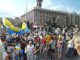 Врадіївська хода на Майдані. Міліціонери приймають скарги громадян