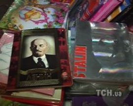 Російська компанія продає у Донецькій області зошити для школярів з портретами тоталітарних вождів