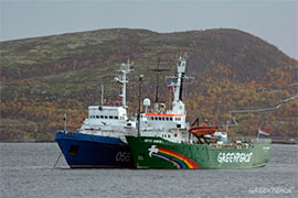 Російські слідчі виявили наркотики на судні Greenpeace. Дивно, могли б «знайти» і атомну бомбу