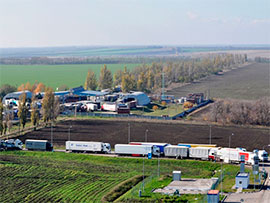 «Залізна завіса-2». У Сумській області на кордоні з Росією - 3-кілометрова черга вантажівок