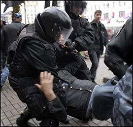 У Миколаєві міліція розганяє Євромайдан