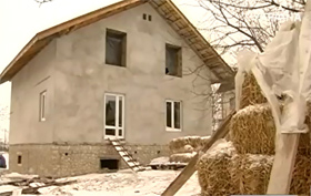 Тернополянин збудував хату з солом’яних тюків, яка дешевша за однокімнатну квартиру