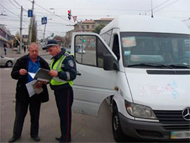 Попри запевнення керівництва, ДАІ не пропускає машини забезпечення до Євромайдану