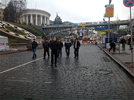 В урядовий квартал стягують “Беркут”, а на Майдан прийшло дві сотні тітушок
