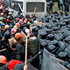 На вулиці Грушевського тривають зіткнення між протестувальниками і міліцією [ВІДЕО]