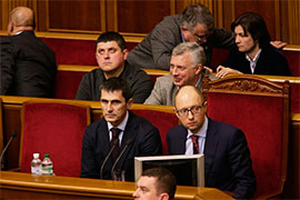 Яценюк пропонує ухвалити зміни до Конституції до 25 травня