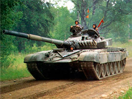 Танк Т-72. Прийнятий на озброєння радянської армії у 1973 р. Модифікований варіант виробляється в Росії і стоїть на озброєнні російської армії