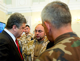 Президент Порошенко запевнив активістів Майдану, що парламент переоберуть восени