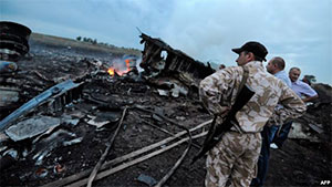 Російські терористи “замітають сліди”: крадуть тіла загиблих і уламки збитого ними пасажирського літака