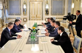 Президент Порошенко дав доручення звільнити заступників міністра внутрішніх справ і генрокурора