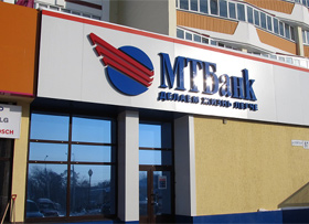 Банки Білорусі, на відміну від українських банків, припинили прийом російських рублів