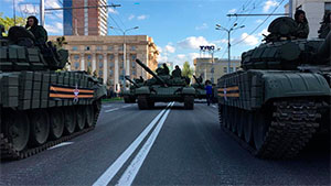 Російські танки на параді 9 травня. Донецьк