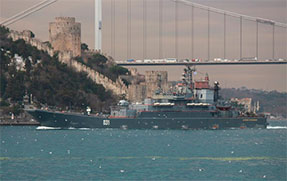 Російські десантні кораблі пройшли Босфор у Середземне море