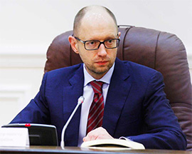 Прем’єр Яценюк вимагає негайно люструвати ДФС