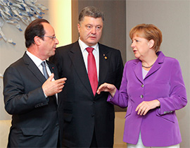 Порошенко висловив Меркель і Олланду занепокоєння діями окупантів в Криму