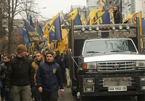 Активісти “Азову” провели марш від АП до ГПУ