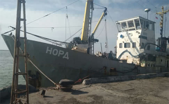 Російські окупанти погрожують після затримання Україною російського судна