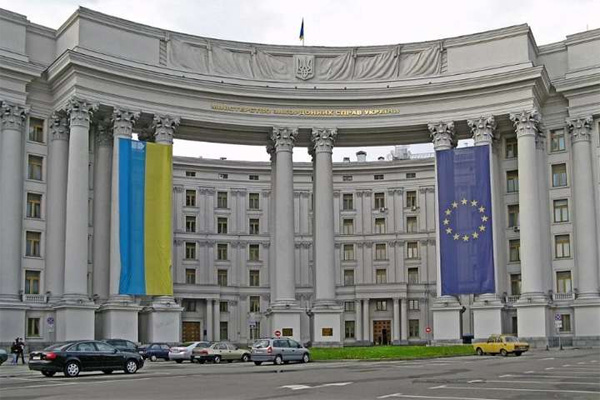 МЗС України вимагає від Росії допуску омбудсмена до Сенцова та Балуха
