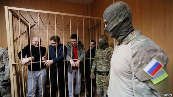 Політв’язні Кремля. «Суд» у Росії продовжив арешт для всіх українських моряків