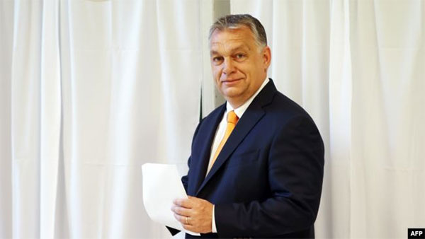 Партія прем’єр-міністра Угорщини Віктора Орбана (на фото) «майже консолідувала свій контроль над засобами масової інформації», вказують дослідники