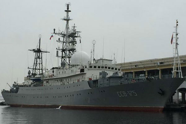 Небезпечні маневри російського корабля-розвідника біля США