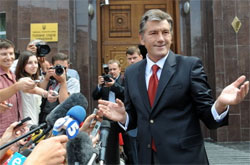 Президент Ющенко поспілкується із слідчими ГПУ на допиті