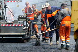Виявляється, ремонт доріг до маєтків Януковича і Азарова - вимога УЕФА