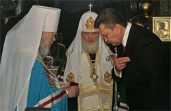 Янукович помолився з московськими попами