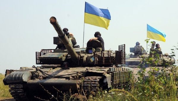 ЗСУ тренується відбивати танкові атаки росіян біля окупованого Криму