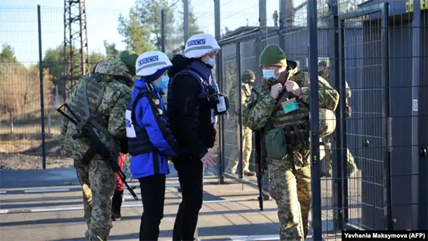 Спостерігачі ОБСЄ зафіксували понад 400 порушень цими вихідними на Донбасі