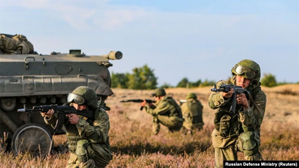 Росія знову стягує війська до кордону з Україною