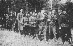 Псевдопартизани йдуть вчиняти черговий погром на польській землі (фото з архіву КДБ) 