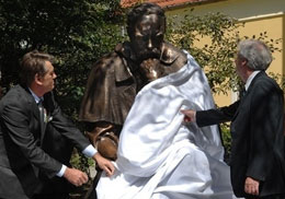 Віктор Ющенко відкриває пам’ятник Тарасу Шевченку у Будапешті 