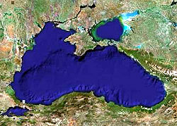 Межі Чорного озера прослідковуються на рельєфі дна Чорного моря