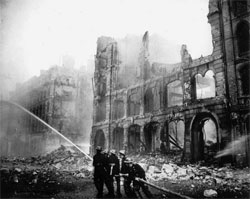 Лондон. 1940 рік. Після атаки німецької авіації