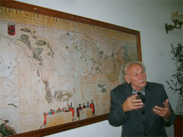 Борис Возницький біля найстарішої мапи України