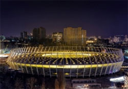 ЄВРО-2012 у Києві: ложу Януковича на стадіоні закрили плівкою