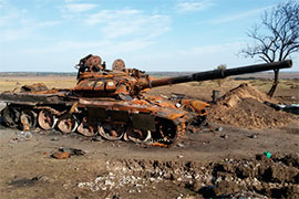 Підбитий під Іловайськом танк Т-72, на озброєні армії РФ. В ЗС України немає жодного.