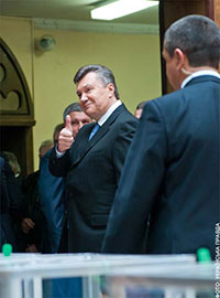 Наслідки недбалих санкцій: Янукович і Ко. виставляють ЄС рахунок