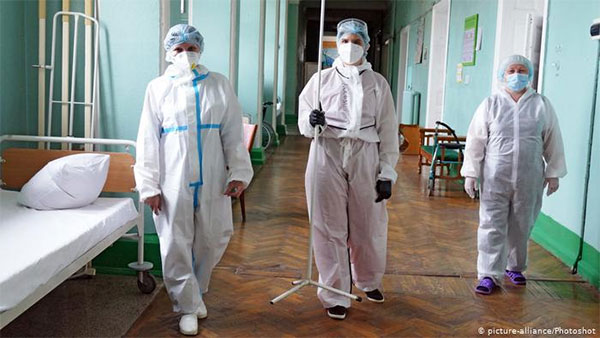 Дефіцит медиків в Україні: хто лікуватиме хворих на COVID-19?