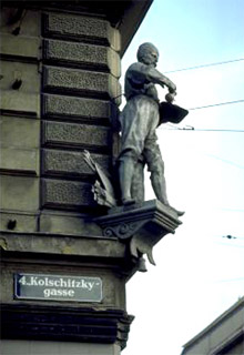 Пам`ятник Юрію Кульчицькому у Відні на вулиці, що названа його іменем. Бронзова скульптура роботи відомого скульптора Еммануїла Пендля.