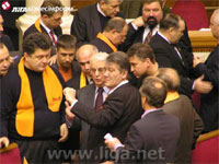 Нашоукраїнці покидають уряд проффесіоналів...